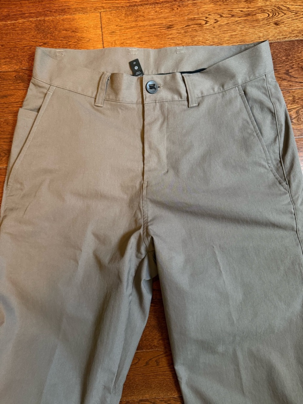 Lululemon Relaxed Taper Twill Trouser Cropped